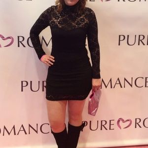 Mini windsor dress with lace and open back